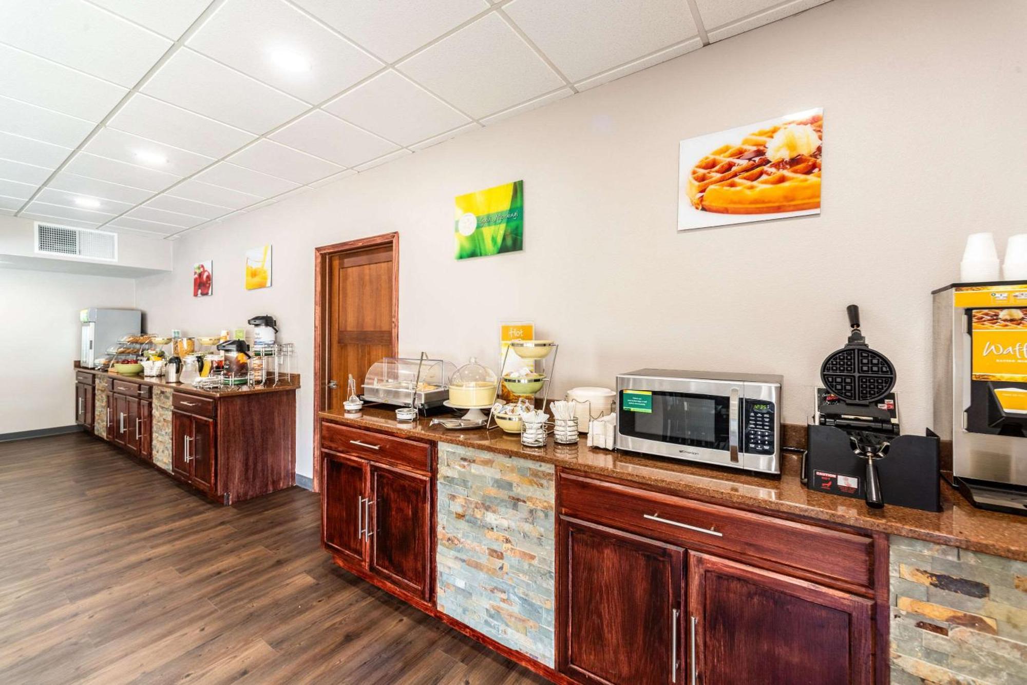 Quality Inn & Suites Vandalia Near I-70 And Hwy 51 Eksteriør billede