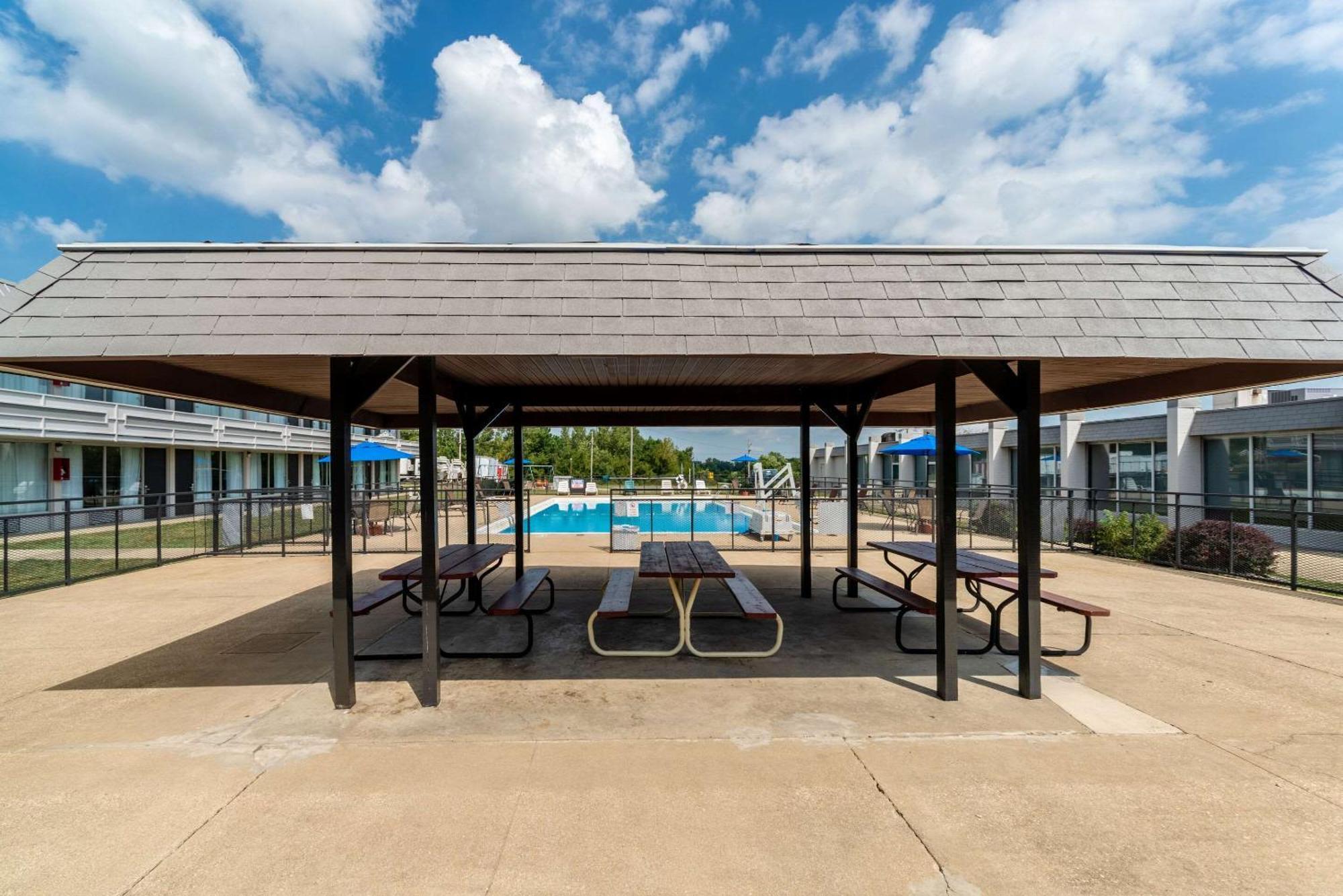 Quality Inn & Suites Vandalia Near I-70 And Hwy 51 Eksteriør billede