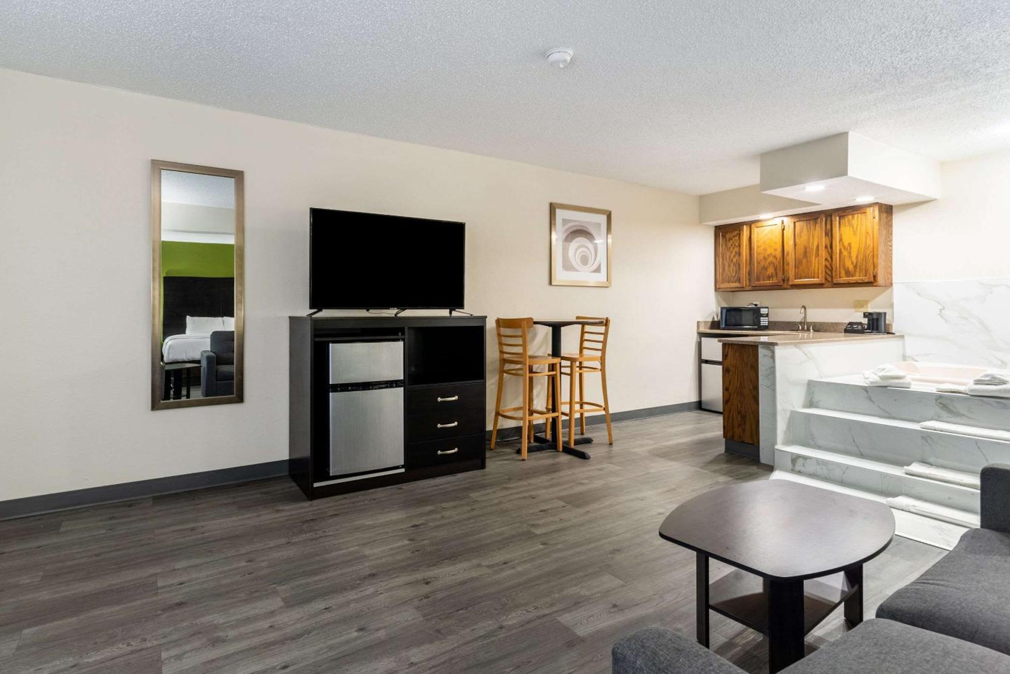 Quality Inn & Suites Vandalia Near I-70 And Hwy 51 Eksteriør billede