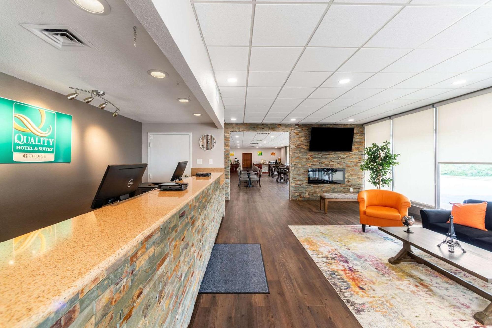 Quality Inn & Suites Vandalia Near I-70 And Hwy 51 Eksteriør billede