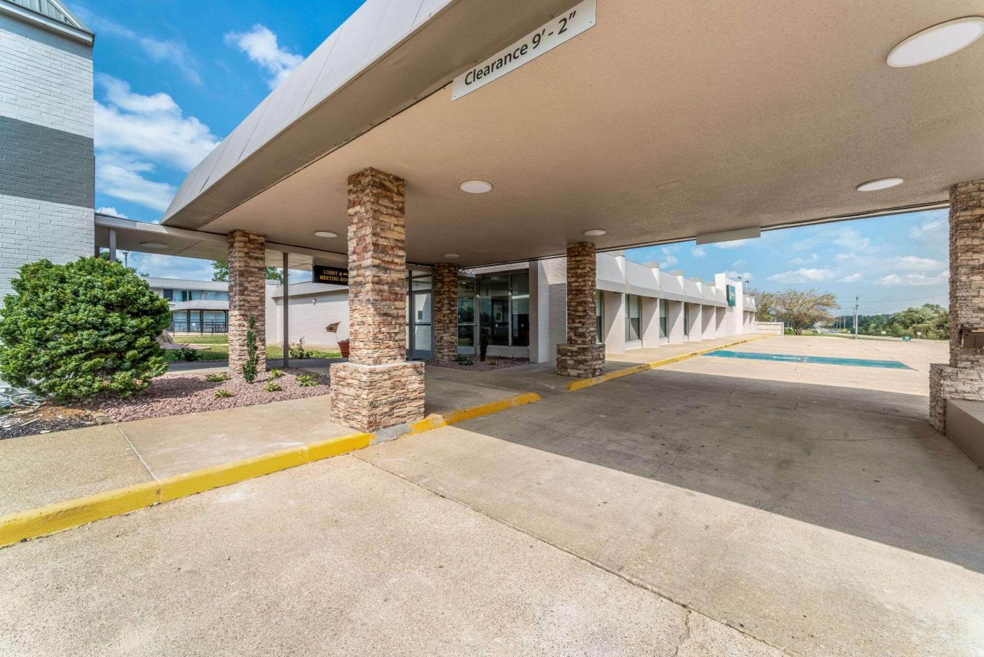 Quality Inn & Suites Vandalia Near I-70 And Hwy 51 Eksteriør billede