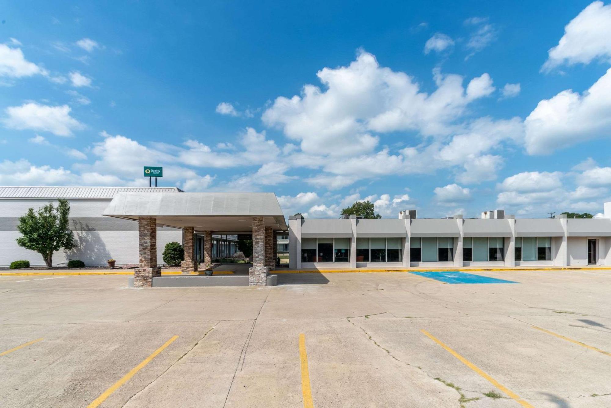 Quality Inn & Suites Vandalia Near I-70 And Hwy 51 Eksteriør billede