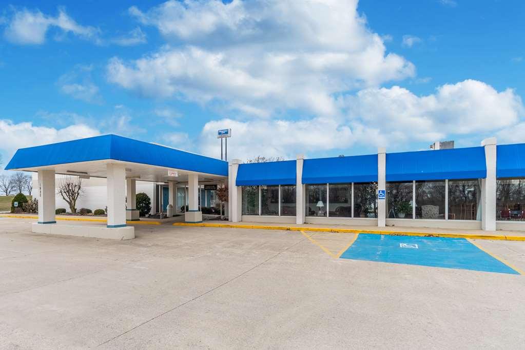 Quality Inn & Suites Vandalia Near I-70 And Hwy 51 Eksteriør billede